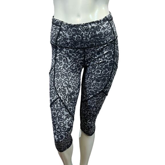 Lululemon Outrun High-Rise Crop Leggings Cinder Lace Black White Mesh Size 6 - Picture 14 of 16